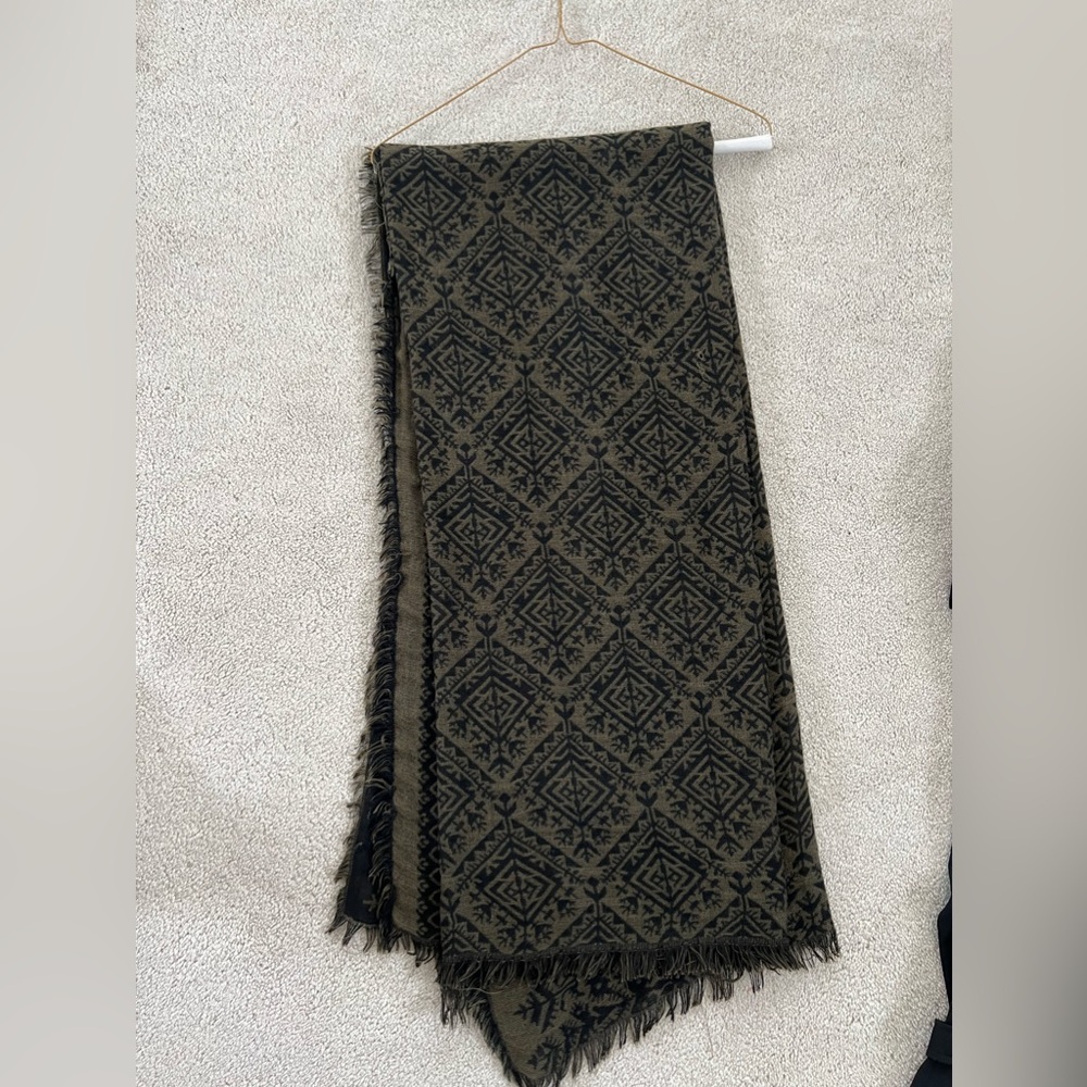 BP Jacquard Scarf